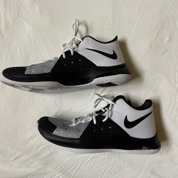 nike air versatile 1